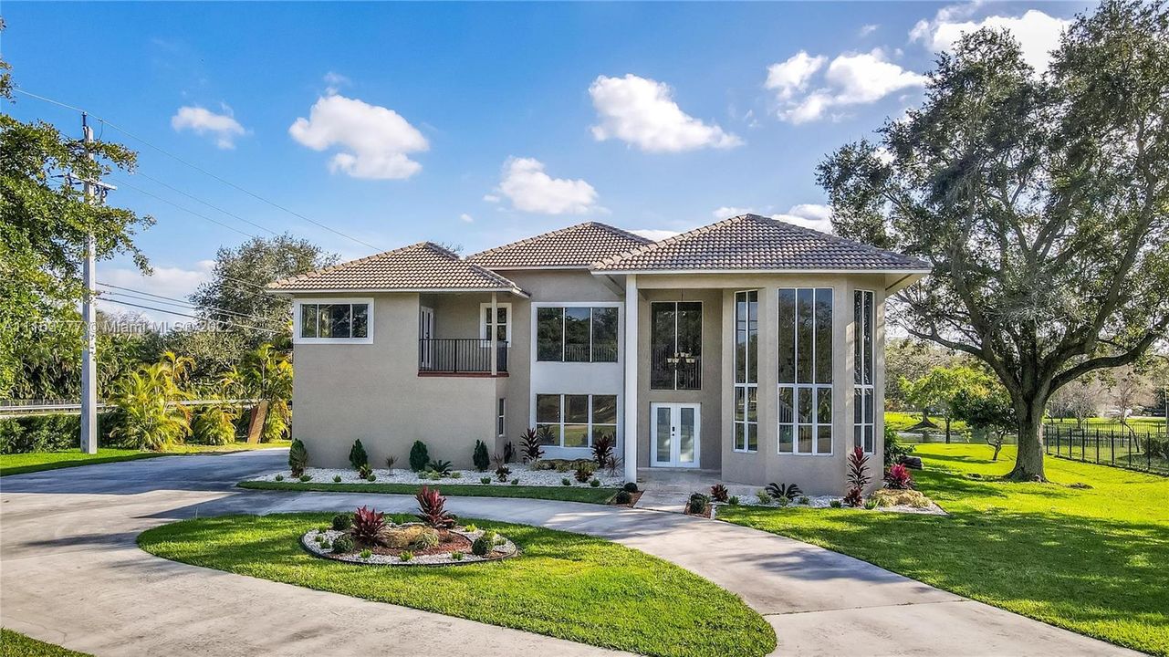 Recently Sold: $1,050,000 (4 beds, 3 baths, 3336 Square Feet)