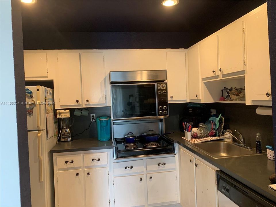 Recently Sold: $175,000 (1 beds, 1 baths, 733 Square Feet)