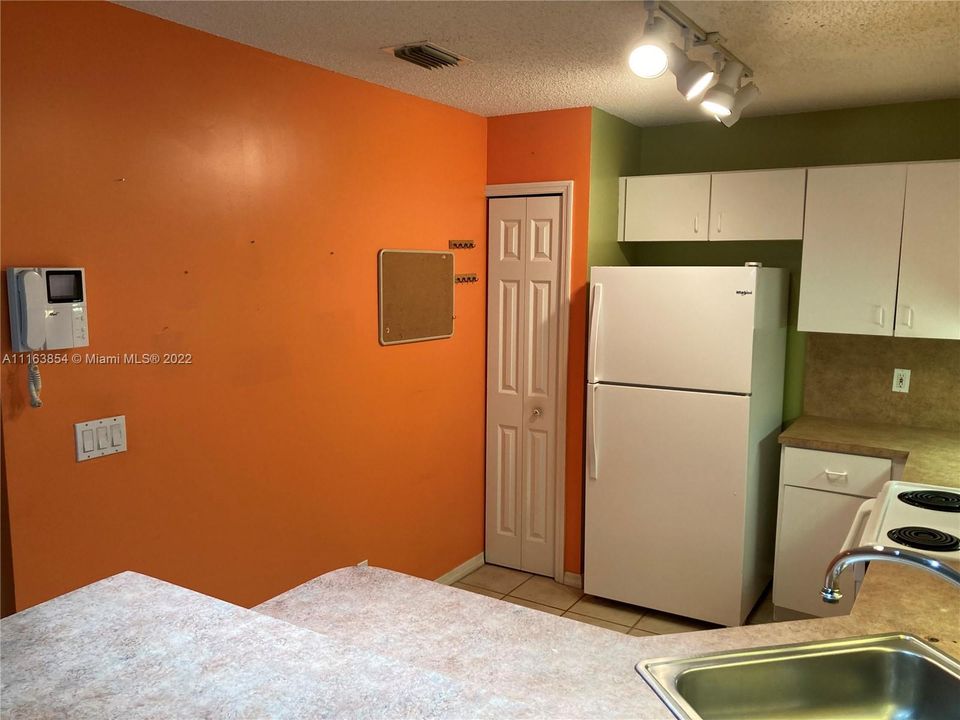 Недавно продано: $340,000 (2 спален, 2 ванн, 1044 Квадратных фут)