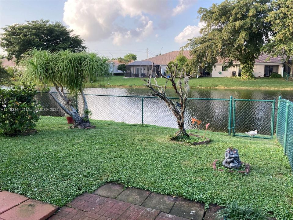 Недавно продано: $340,000 (2 спален, 2 ванн, 1044 Квадратных фут)