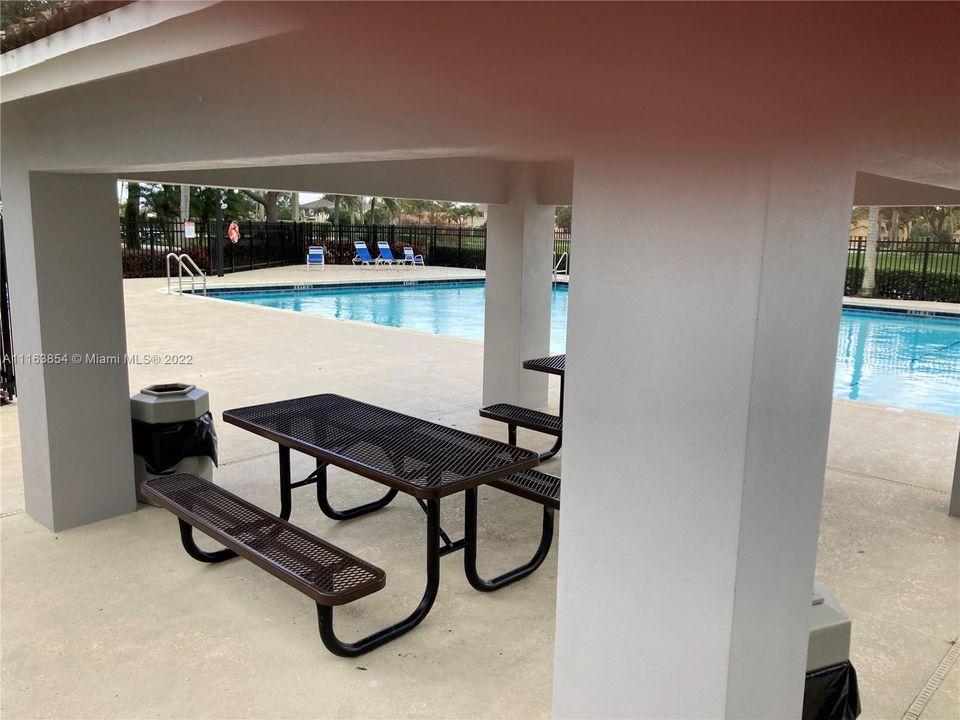 Недавно продано: $340,000 (2 спален, 2 ванн, 1044 Квадратных фут)