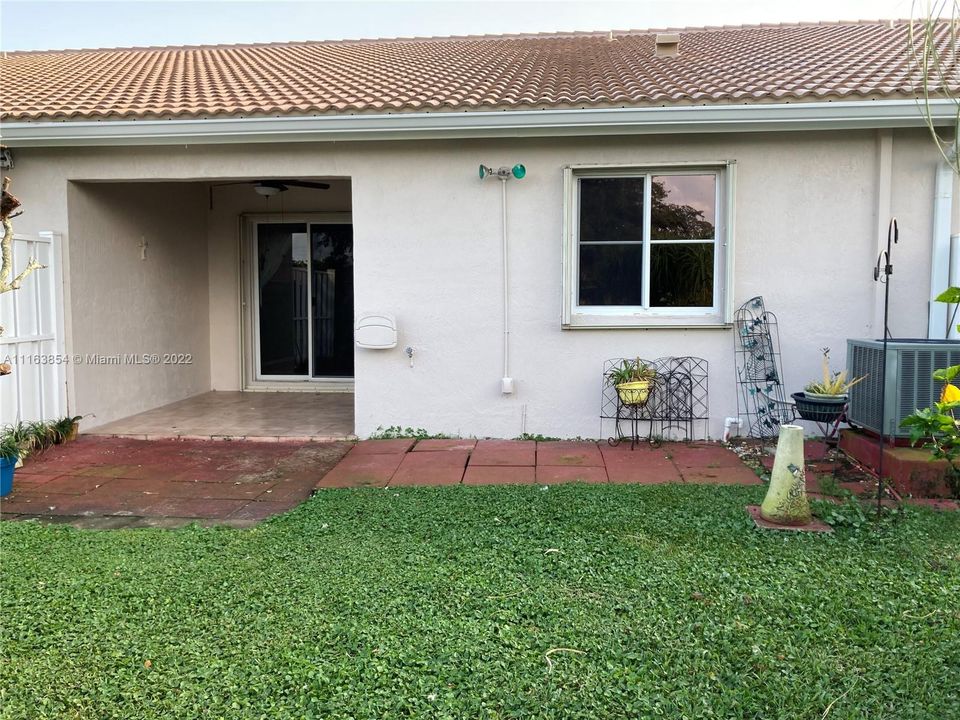 Недавно продано: $340,000 (2 спален, 2 ванн, 1044 Квадратных фут)