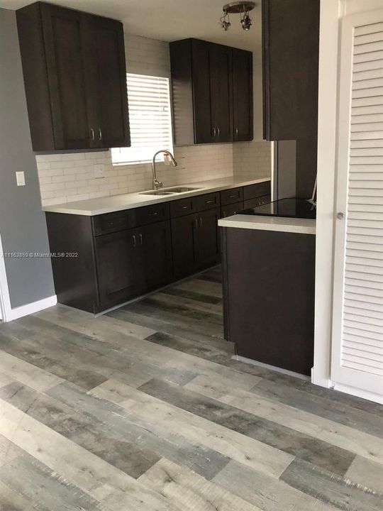 Recently Sold: $115,000 (1 beds, 1 baths, 576 Square Feet)