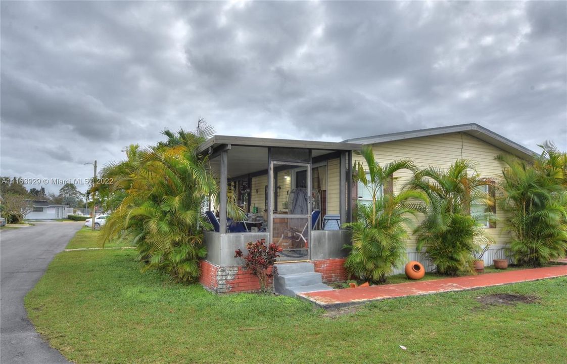 Recently Sold: $225,000 (3 beds, 2 baths, 1690 Square Feet)