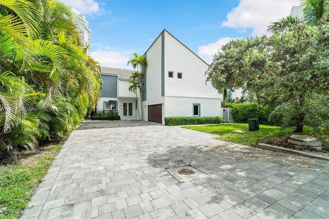 Recently Rented: $26,000 (4 beds, 3 baths, 2991 Square Feet)