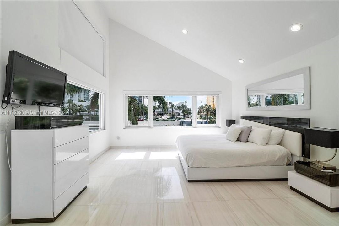 Recently Rented: $26,000 (4 beds, 3 baths, 2991 Square Feet)