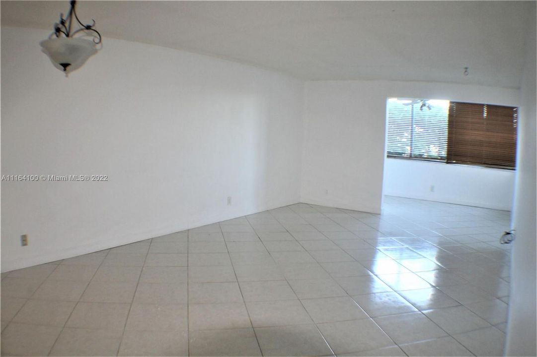 Vendido Recientemente: $189,000 (2 camas, 2 baños, 1350 Pies cuadrados)