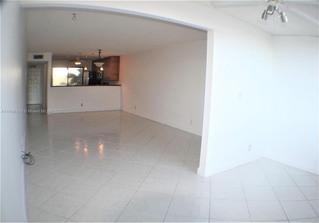 Vendido Recientemente: $189,000 (2 camas, 2 baños, 1350 Pies cuadrados)