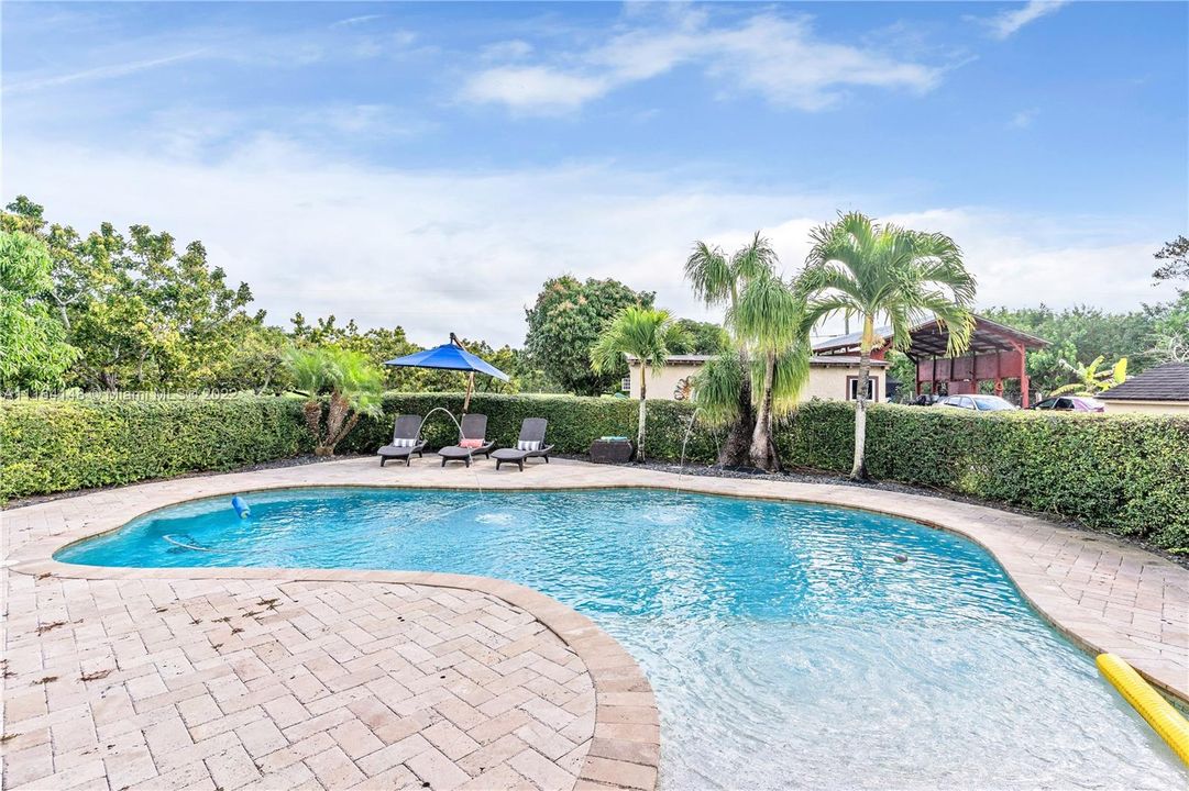 Recently Sold: $850,000 (4 beds, 3 baths, 2252 Square Feet)