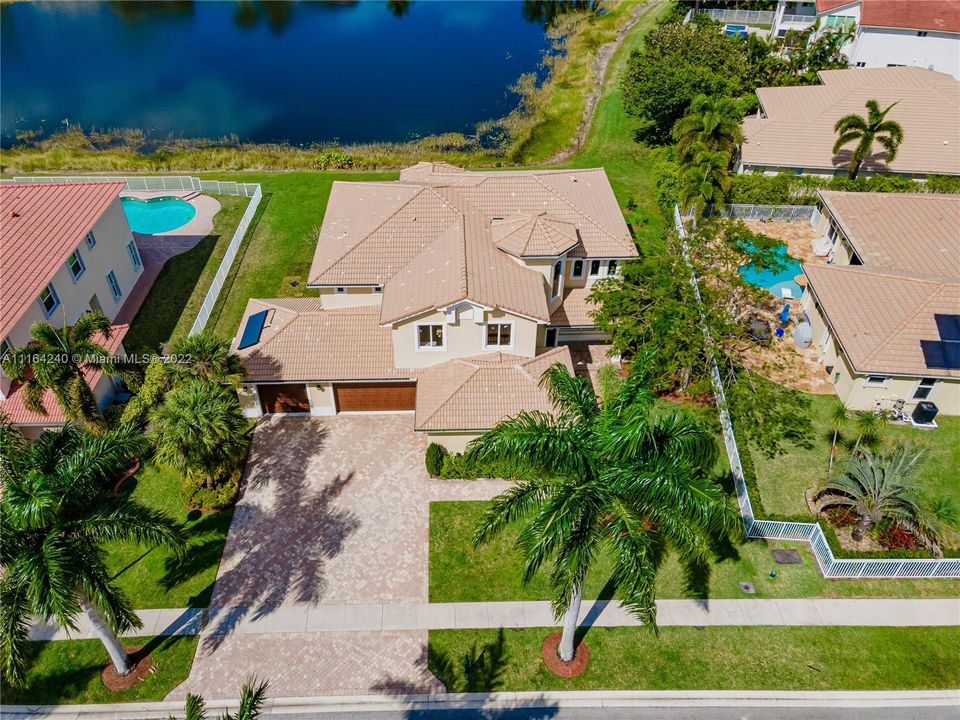 OVERSIZED DRIVEWAY