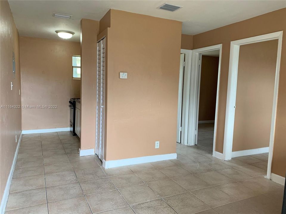 Recently Rented: $1,400 (2 beds, 1 baths, 1656 Square Feet)