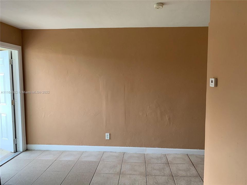 Recently Rented: $1,400 (2 beds, 1 baths, 1656 Square Feet)