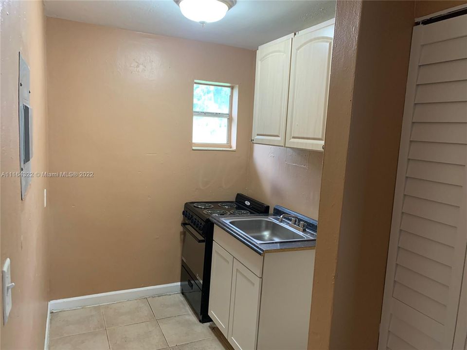 Recently Rented: $1,400 (2 beds, 1 baths, 1656 Square Feet)