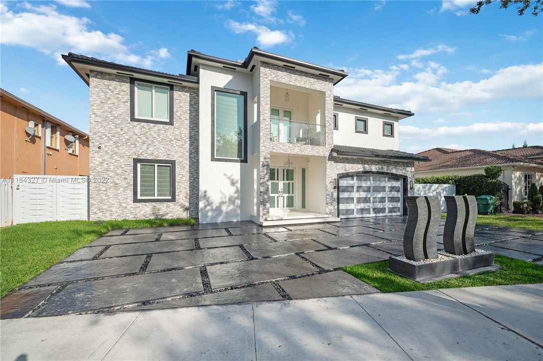 Recently Sold: $1,555,555 (5 beds, 3 baths, 3376 Square Feet)