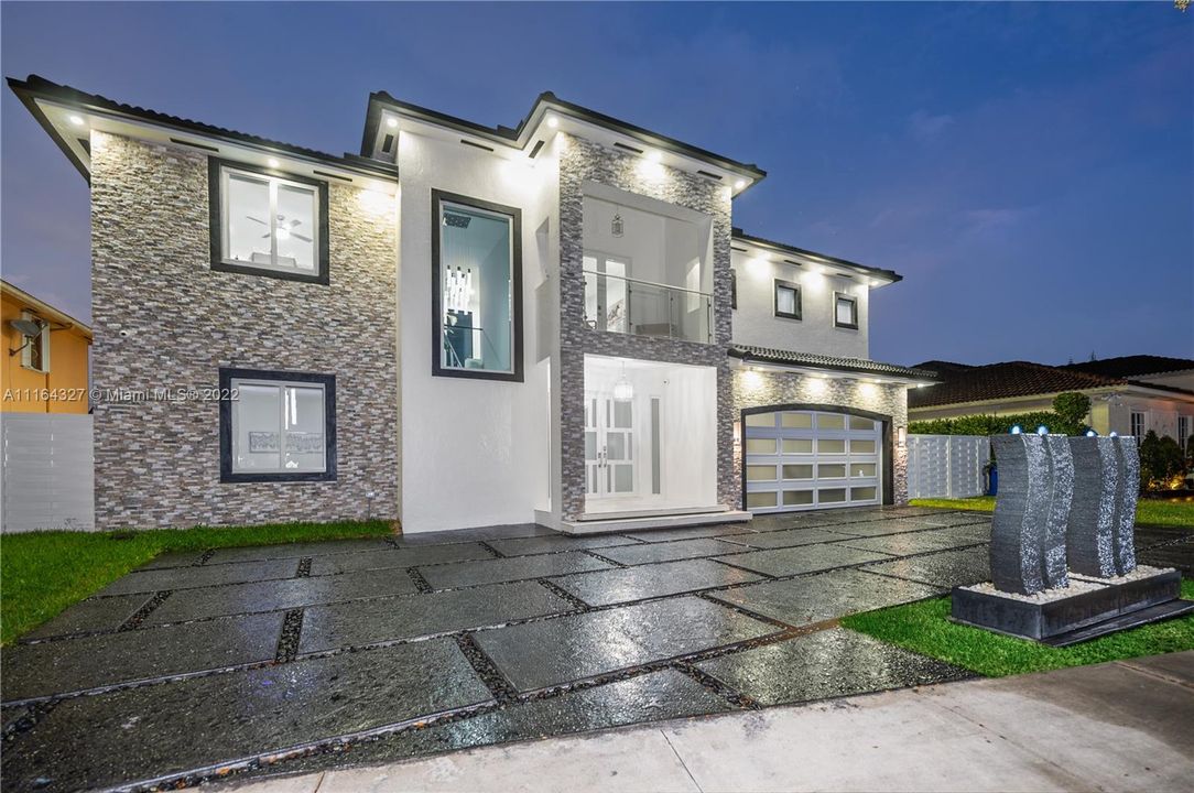 Recently Sold: $1,555,555 (5 beds, 3 baths, 3376 Square Feet)