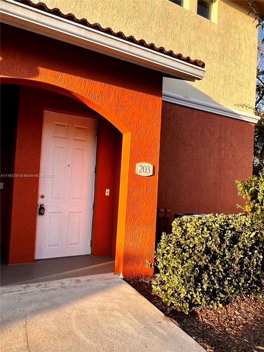 Recently Rented: $2,200 (3 beds, 2 baths, 1443 Square Feet)