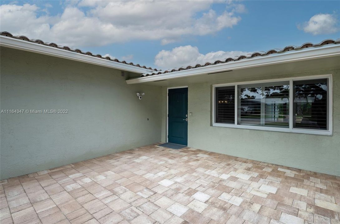 Recently Sold: $1,257,999 (3 beds, 2 baths, 1498 Square Feet)