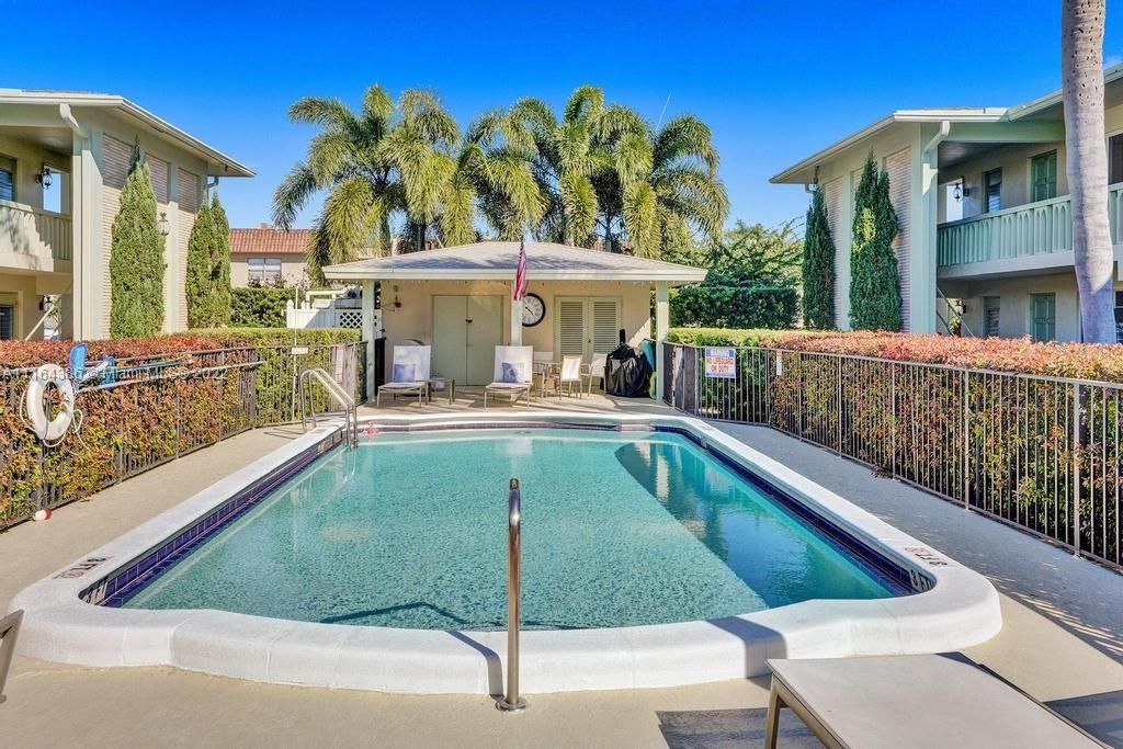 Recently Sold: $150,000 (1 beds, 1 baths, 750 Square Feet)