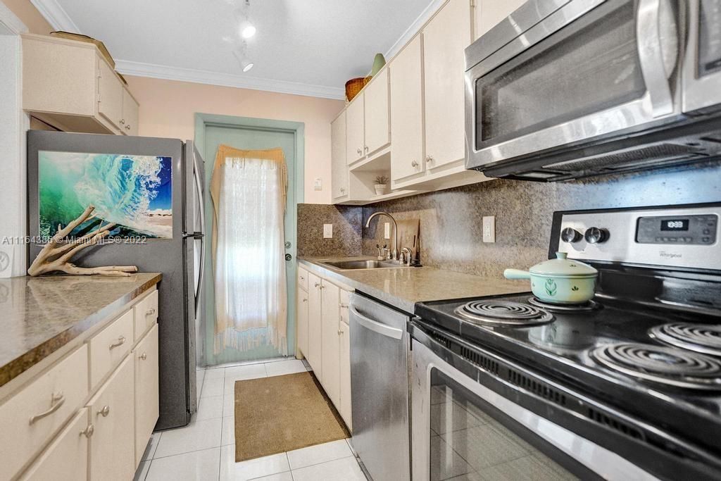 Recently Sold: $150,000 (1 beds, 1 baths, 750 Square Feet)