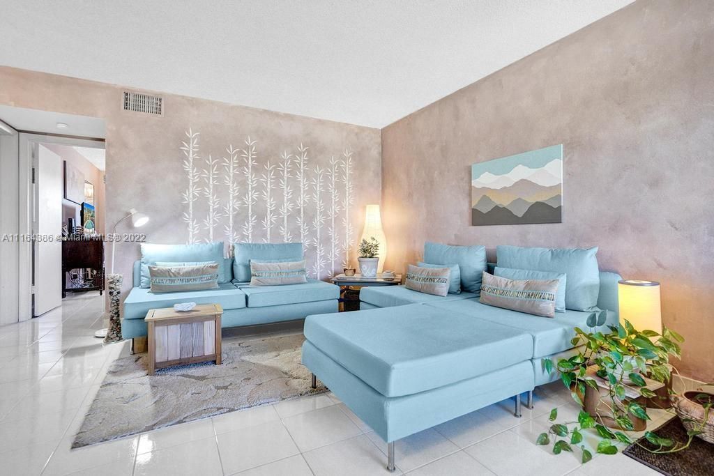 Recently Sold: $150,000 (1 beds, 1 baths, 750 Square Feet)