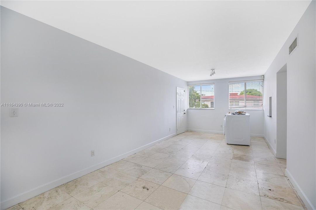 Recently Sold: $255,000 (2 beds, 1 baths, 920 Square Feet)