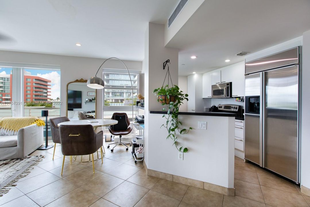 Recently Sold: $1,695,000 (2 beds, 2 baths, 1250 Square Feet)