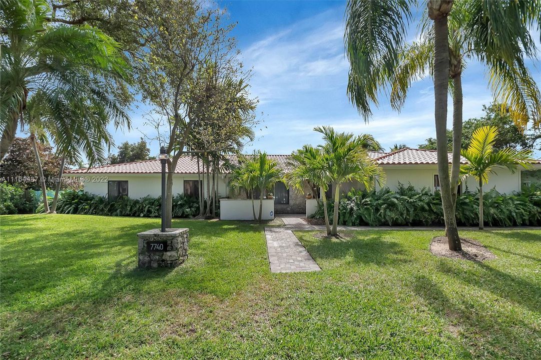 Недавно продано: $949,000 (4 спален, 3 ванн, 2894 Квадратных фут)