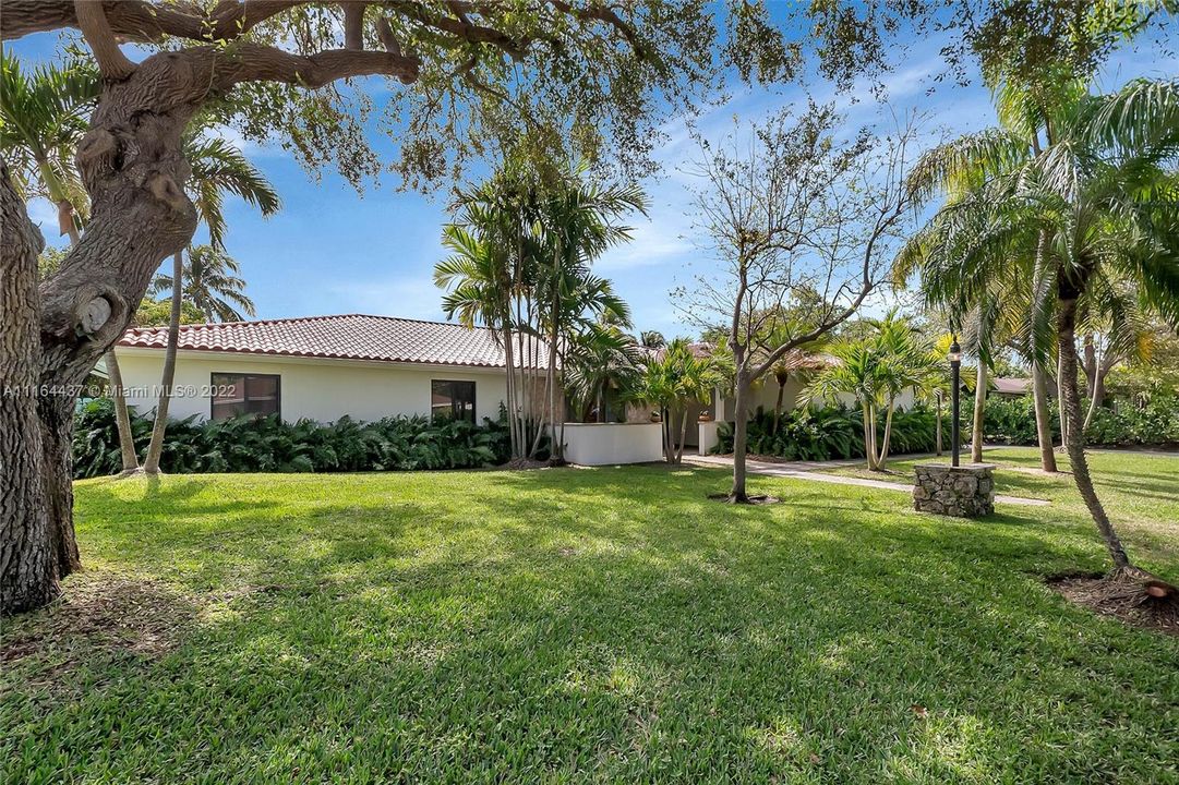 Recently Sold: $949,000 (4 beds, 3 baths, 2894 Square Feet)