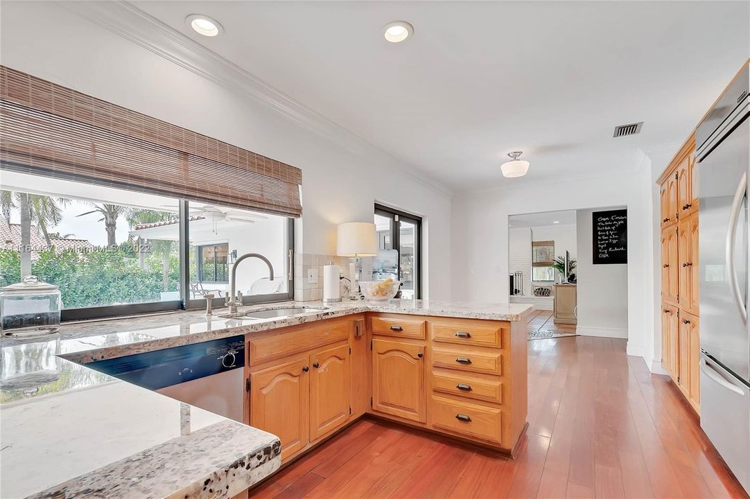 Недавно продано: $949,000 (4 спален, 3 ванн, 2894 Квадратных фут)