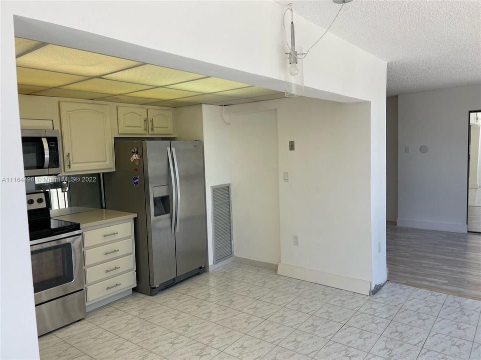 Recently Sold: $649,000 (3 beds, 2 baths, 1760 Square Feet)