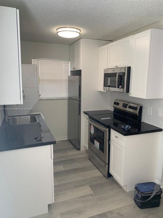 Recently Rented: $1,300 (1 beds, 1 baths, 2100 Square Feet)