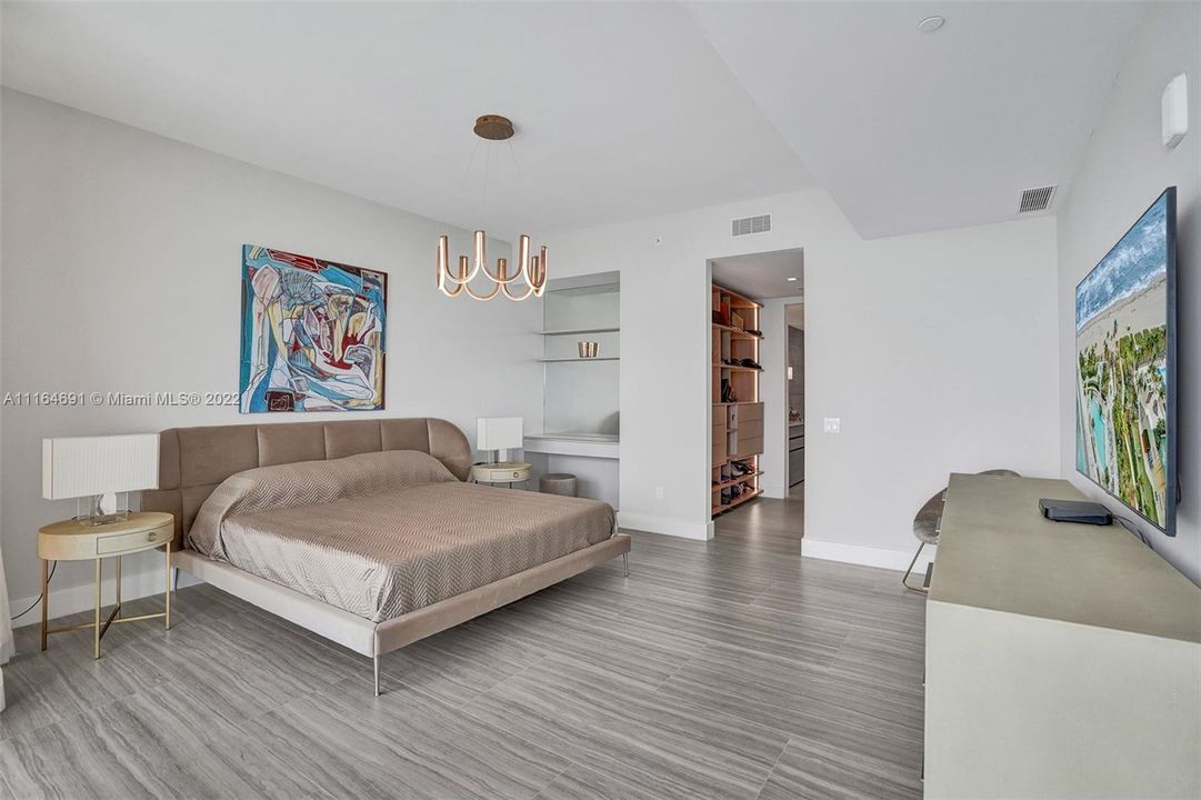Recently Sold: $3,850,000 (3 beds, 3 baths, 2271 Square Feet)