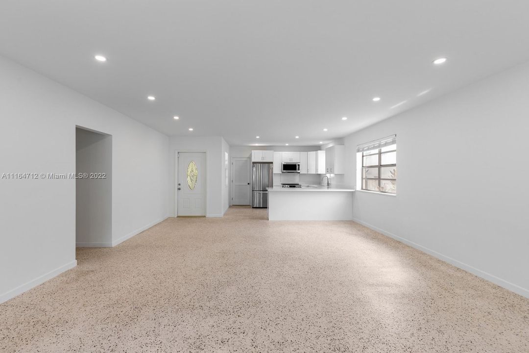 Recently Sold: $1,999,000 (3 beds, 2 baths, 1780 Square Feet)