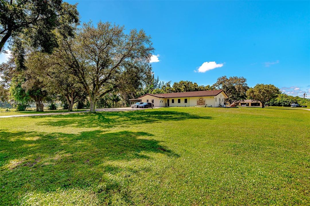 最近售出: $1,750,000 (5 贝兹, 3 浴室, 2101 平方英尺)