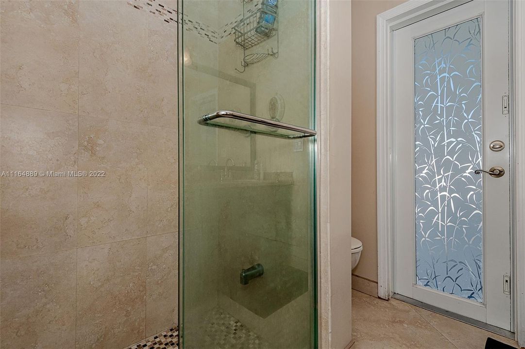 最近售出: $1,750,000 (5 贝兹, 3 浴室, 2101 平方英尺)