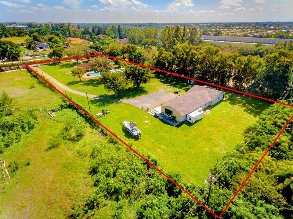 最近售出: $1,750,000 (5 贝兹, 3 浴室, 2101 平方英尺)