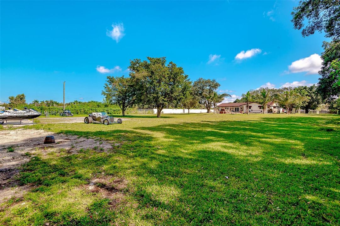 最近售出: $1,750,000 (5 贝兹, 3 浴室, 2101 平方英尺)