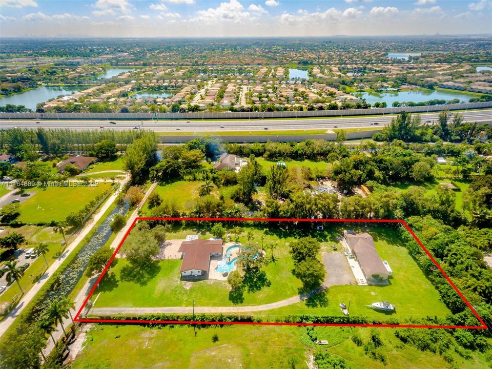 最近售出: $1,750,000 (5 贝兹, 3 浴室, 2101 平方英尺)