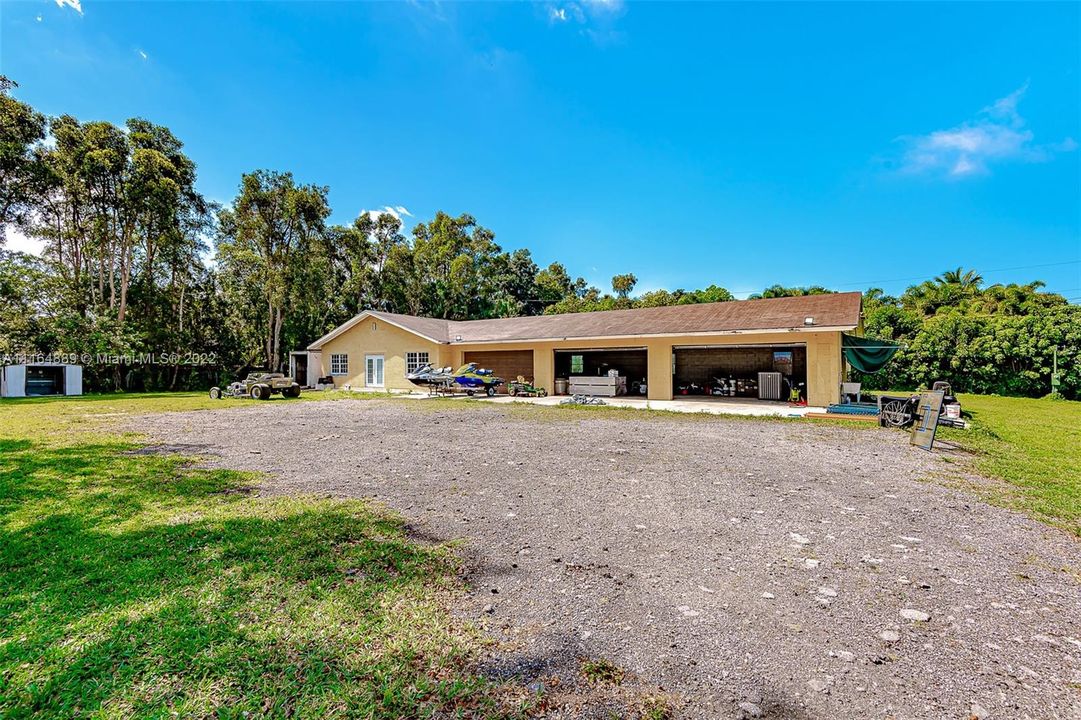 最近售出: $1,750,000 (5 贝兹, 3 浴室, 2101 平方英尺)