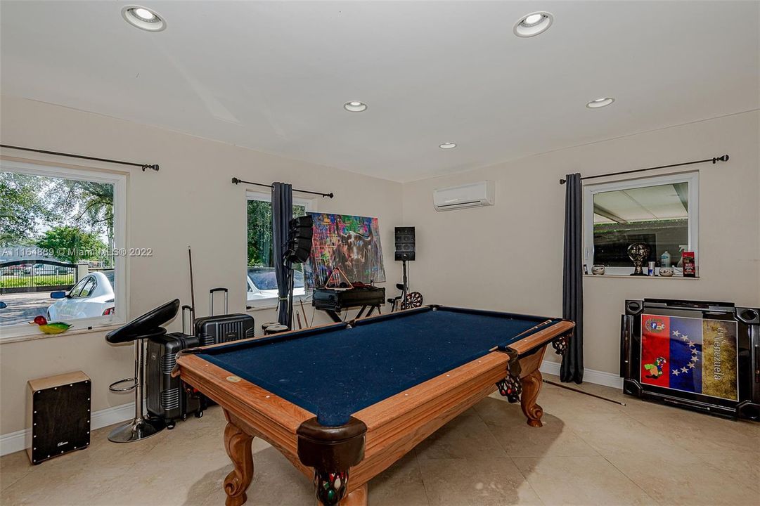 最近售出: $1,750,000 (5 贝兹, 3 浴室, 2101 平方英尺)