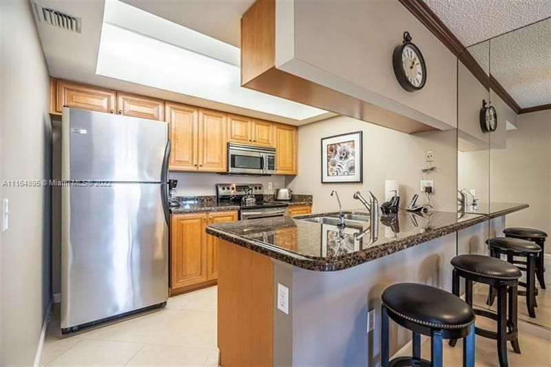 Recently Rented: $1,800 (2 beds, 2 baths, 850 Square Feet)