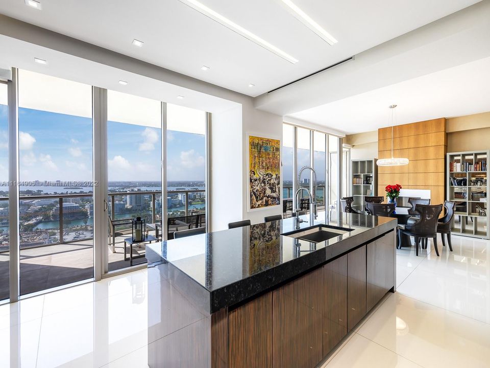 Recently Sold: $8,750,000 (3 beds, 3 baths, 3133 Square Feet)