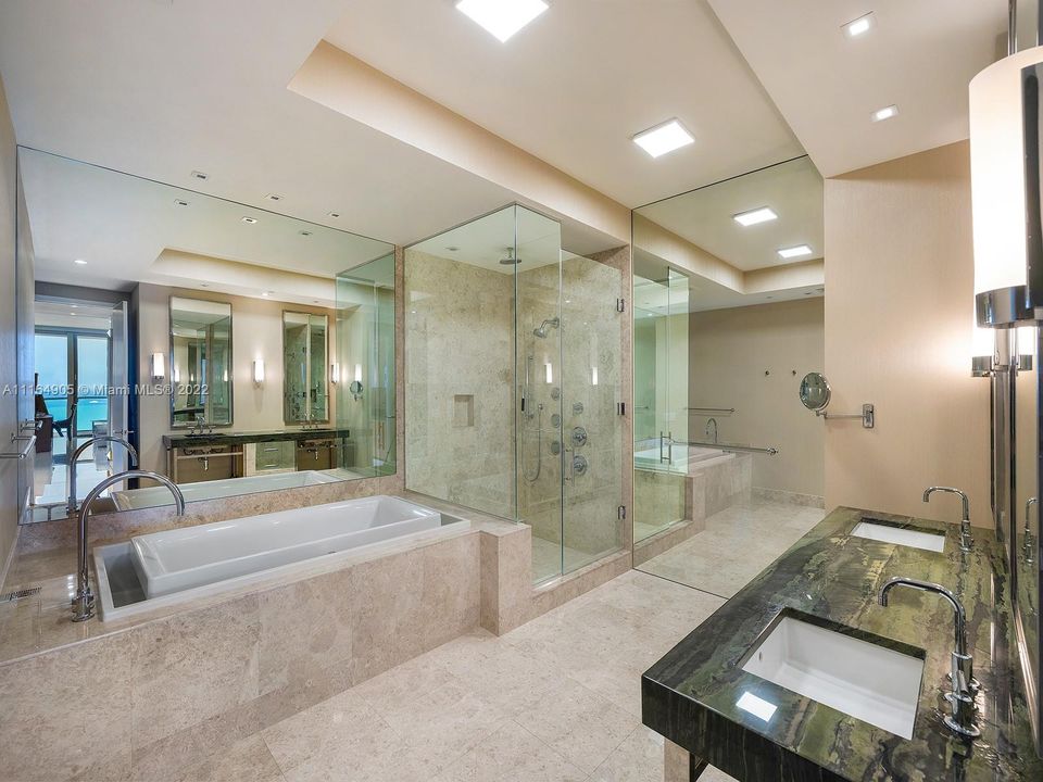 Недавно продано: $8,750,000 (3 спален, 3 ванн, 3133 Квадратных фут)