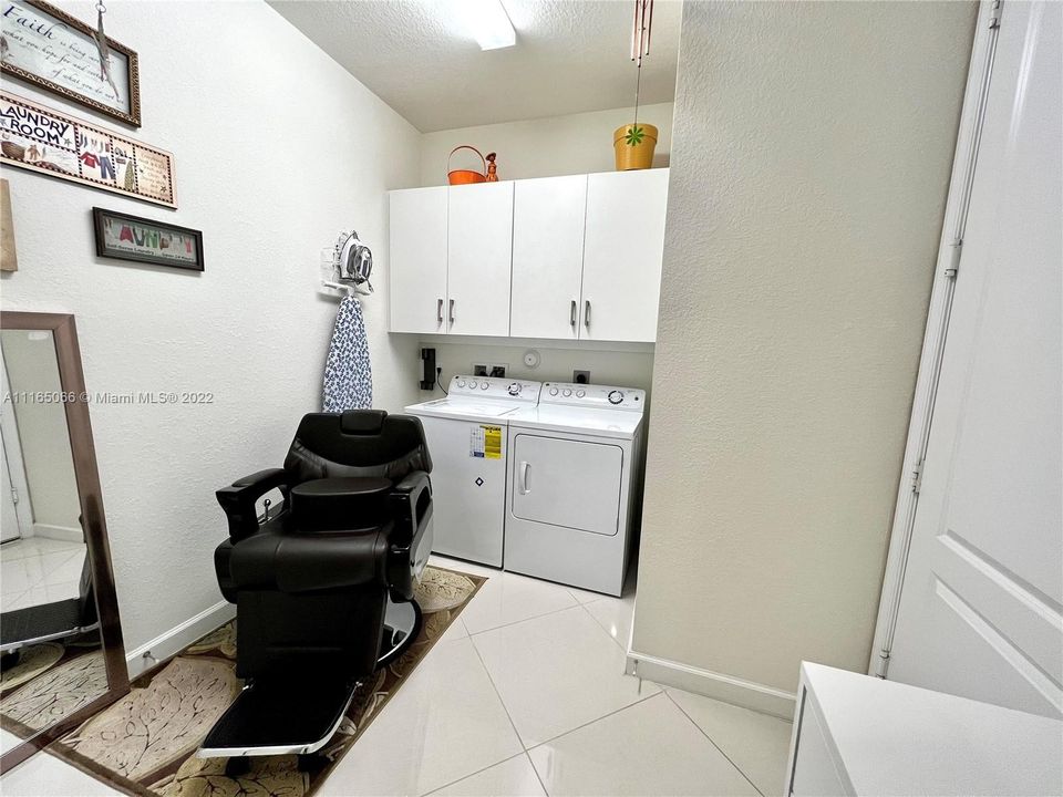 Vendido Recientemente: $759,900 (4 camas, 4 baños, 3584 Pies cuadrados)