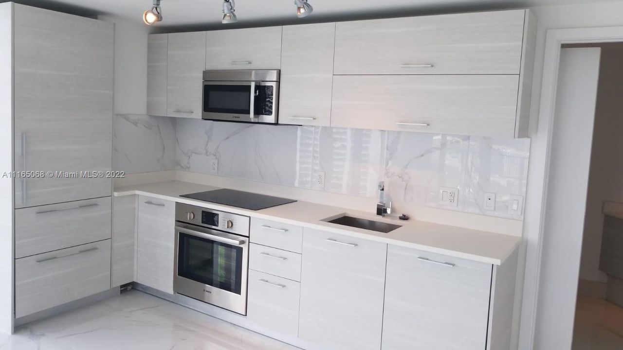 Недавно арендовано: $4,000 (1 спален, 1 ванн, 919 Квадратных фут)