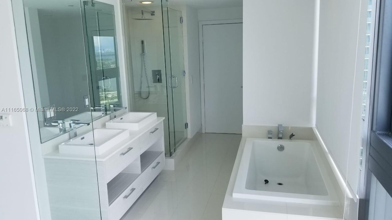 Недавно арендовано: $4,000 (1 спален, 1 ванн, 919 Квадратных фут)