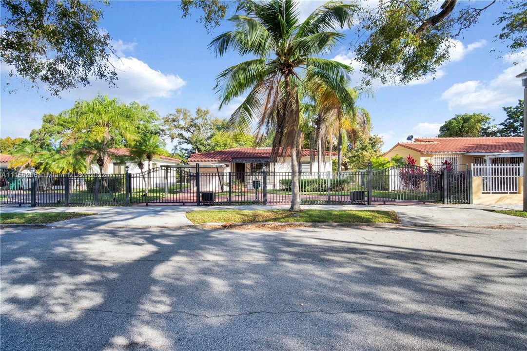 Recently Sold: $650,000 (2 beds, 1 baths, 1412 Square Feet)