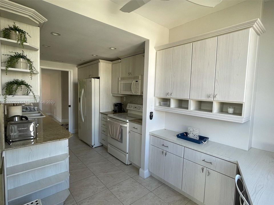 For Rent: $3,000 (2 beds, 2 baths, 1790 Square Feet)