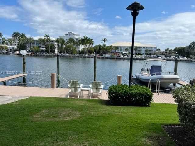 Recently Sold: $825,000 (2 beds, 2 baths, 1500 Square Feet)