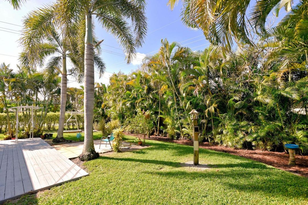 TROPICAL OASIS IN HEART OF VILLAGE OF TEQUESTA